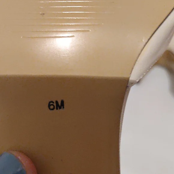 EUC Vintage Women's soft petal ivory leather heels Vintage - Picture 7 of 11